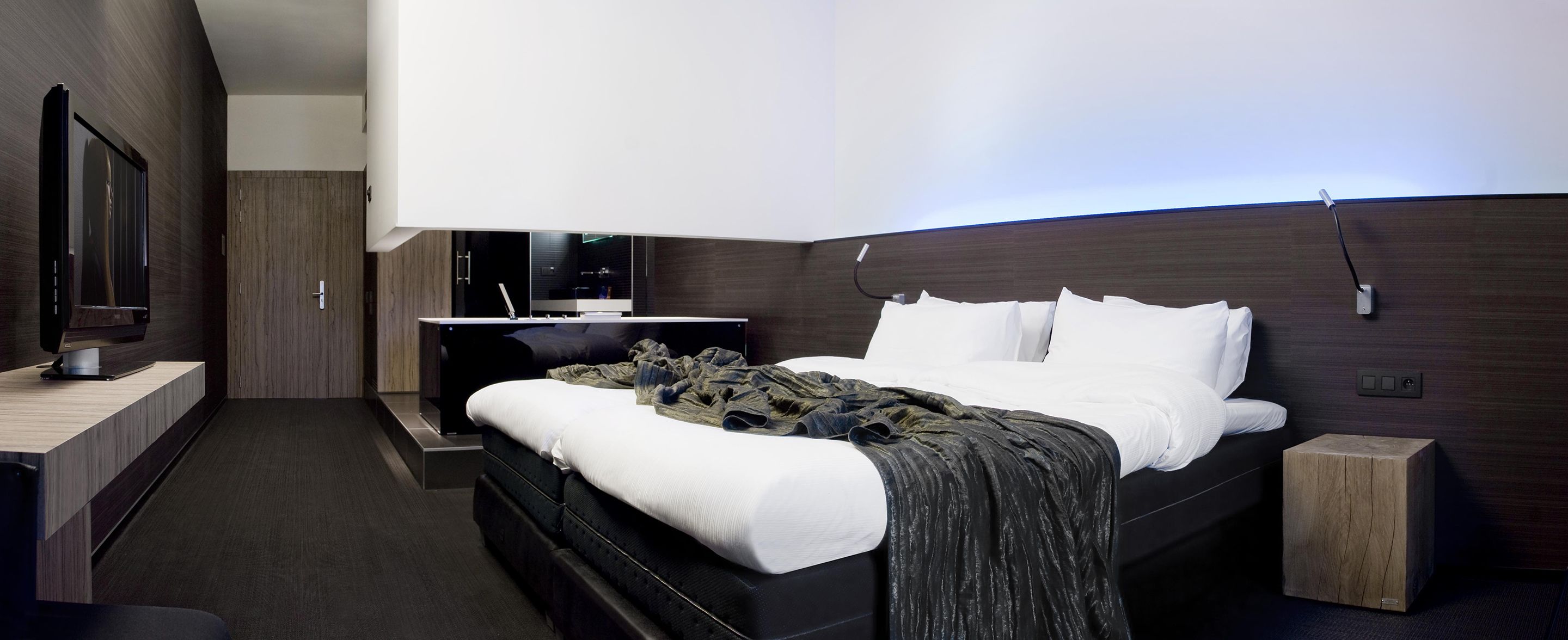 deluxe double room (with spa access) | minibar, in-room safe, desk, laptop workspace