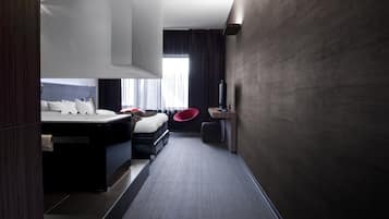 Deluxe Double Room, Bathtub