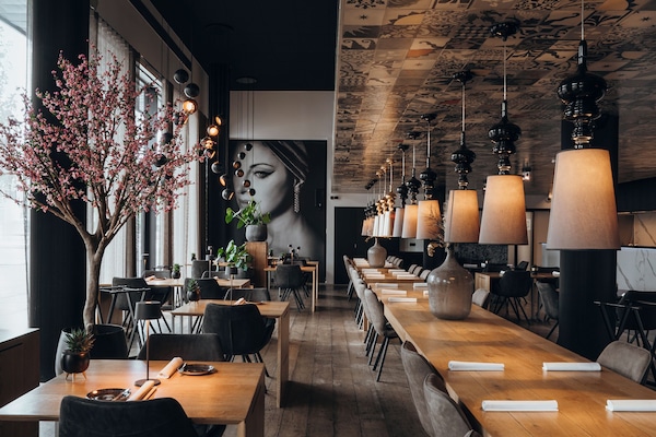 Sarapan, makan tengah hari dan makan malam dihidangkan