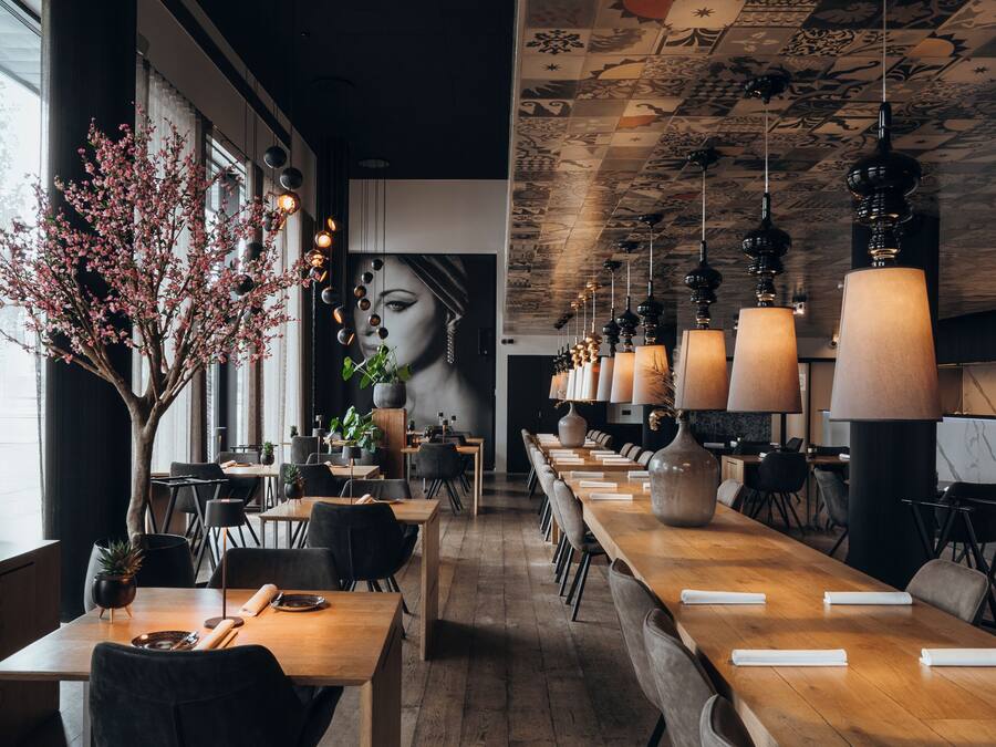 Petit déjeuner, déjeuner et dîner servis sur place