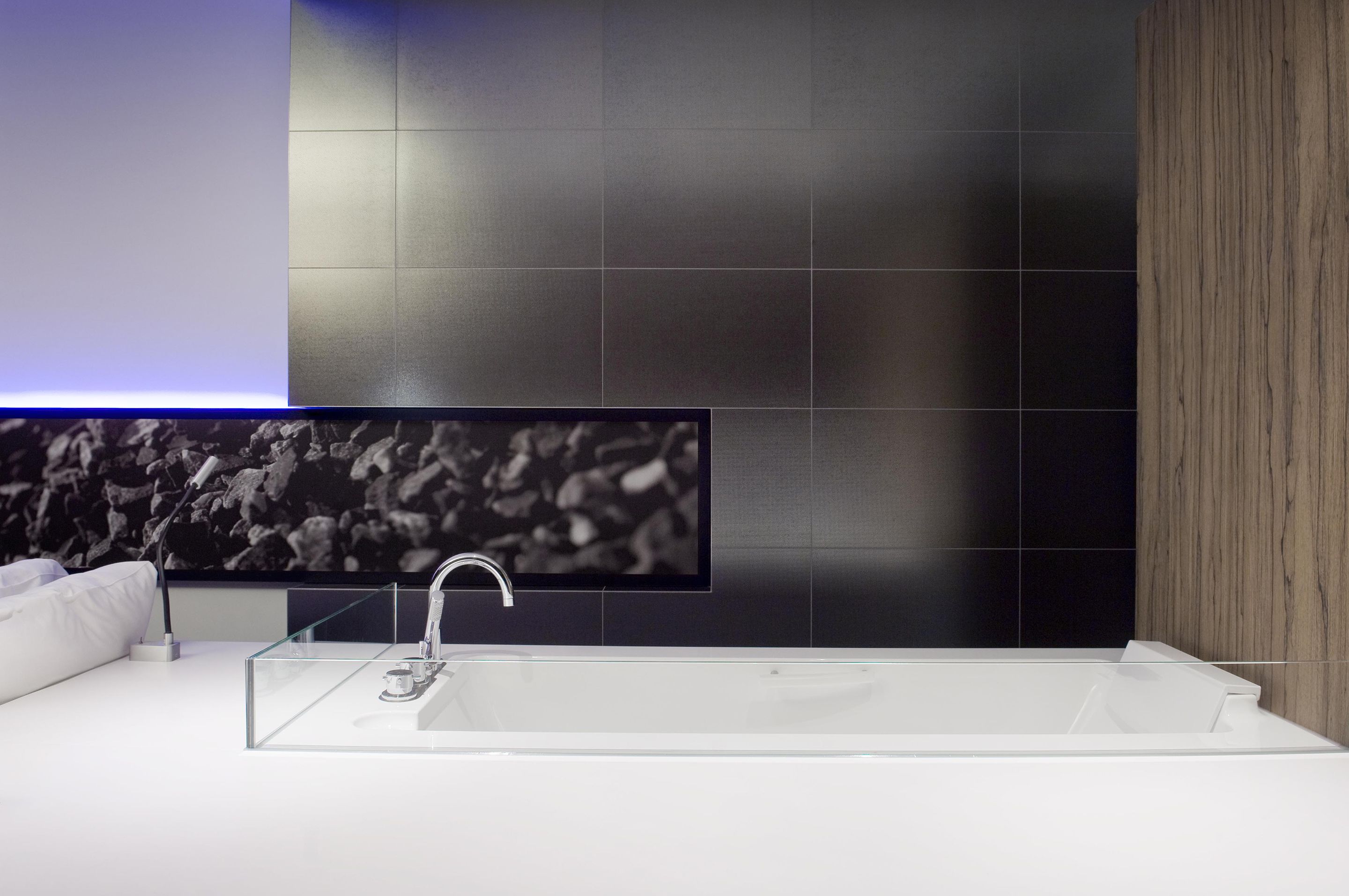 deluxe double room, bathtub | bathroom | rainfall showerhead, free toiletries, hair dryer, bathrobes