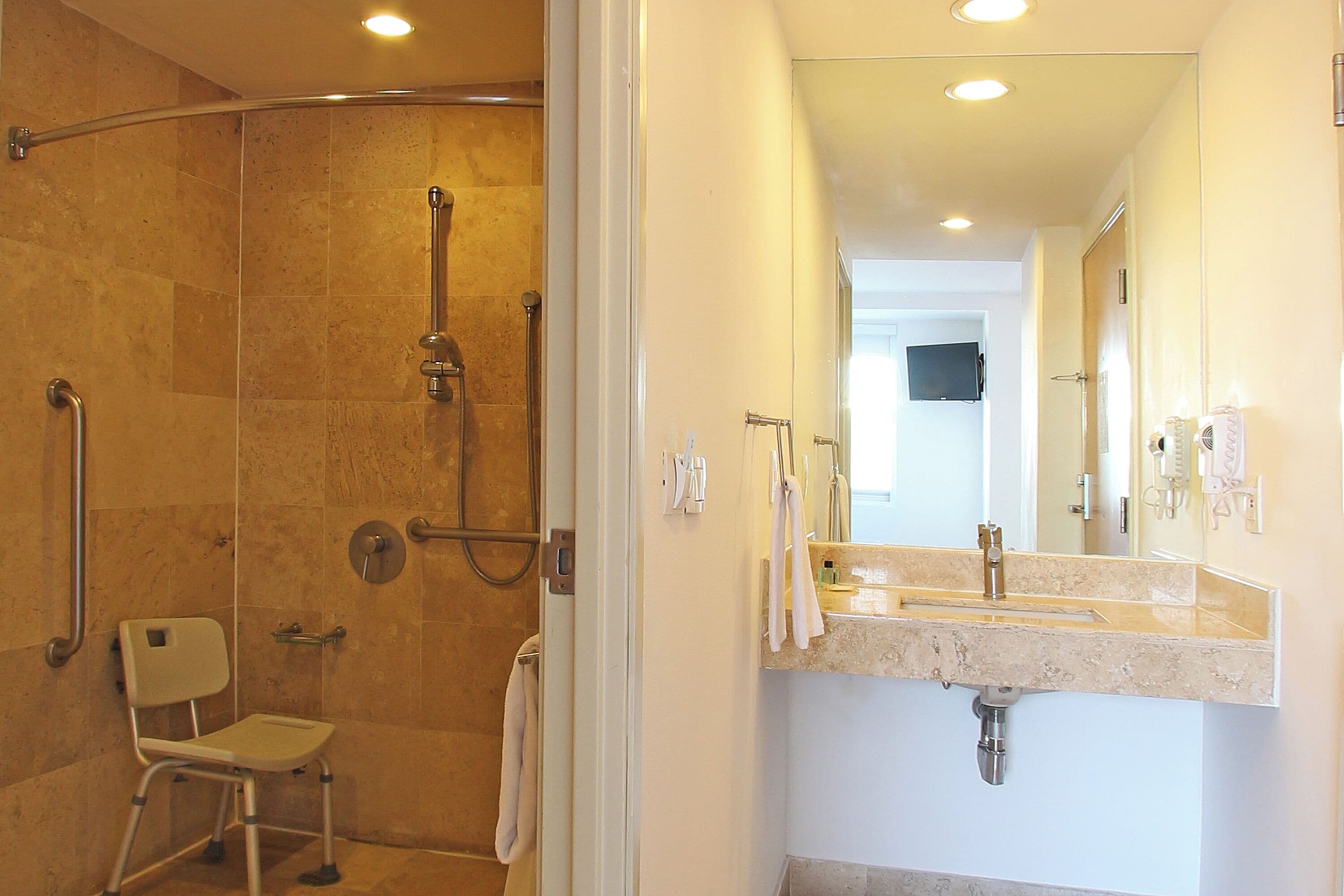 Foto - One Queretaro Plaza Galerias