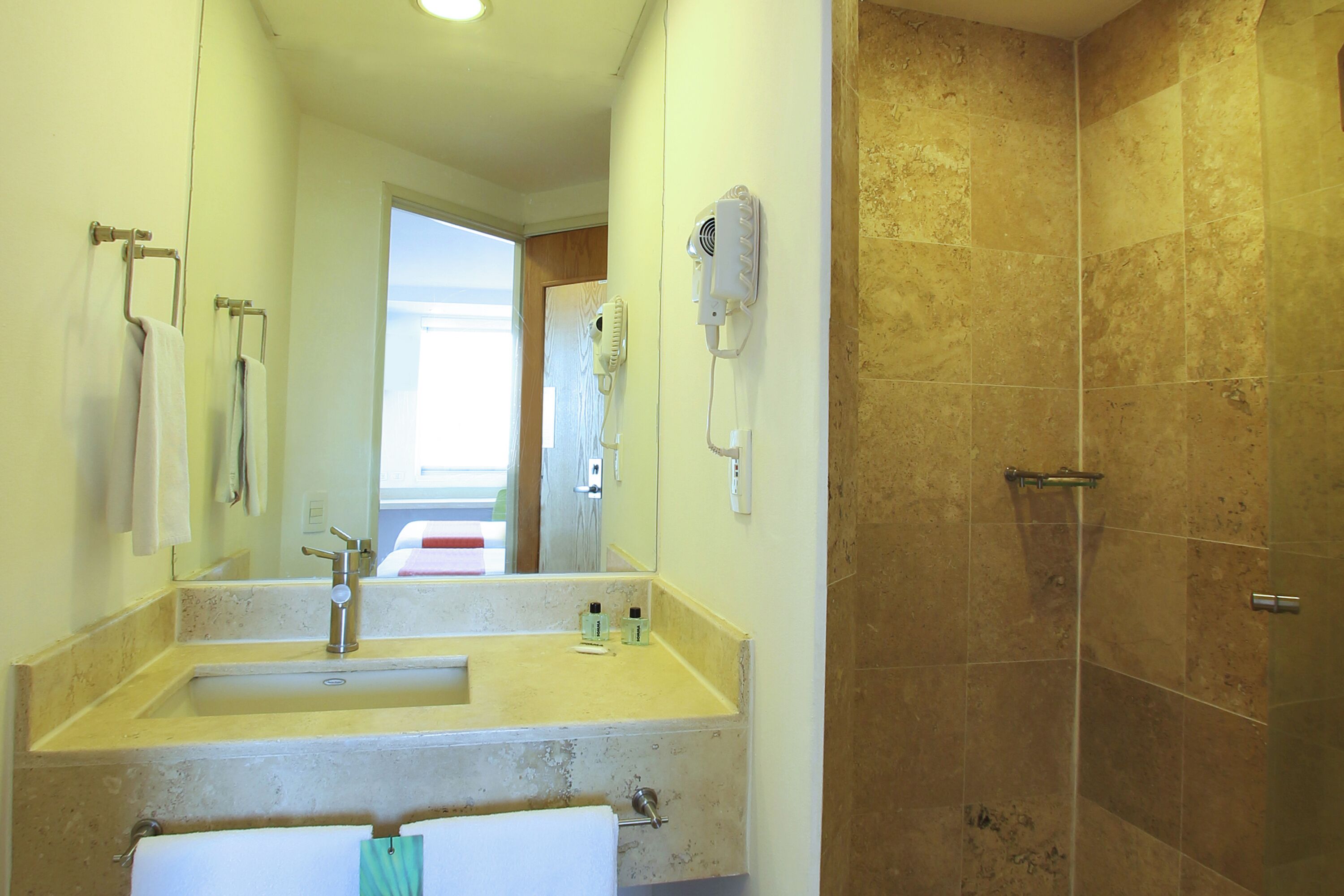 Foto - One Queretaro Plaza Galerias