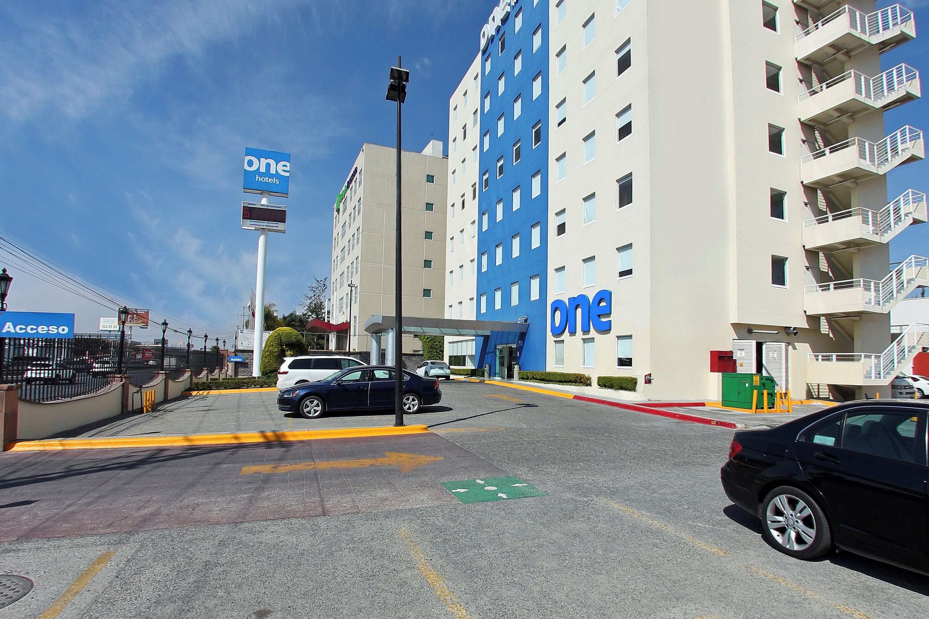 Foto - One Queretaro Plaza Galerias