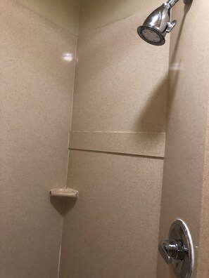 Suite, 1 cama King size, con acceso para personas discapacitadas, para no fumadores (with Sofabed) | Baño | Secadora de cabello y toallas 