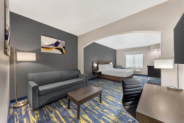 Desk, laptop workspace, soundproofing, iron/ironing board - Best Western Sea World/Lackland AFB NW Hotel & Suites (San Antonio)