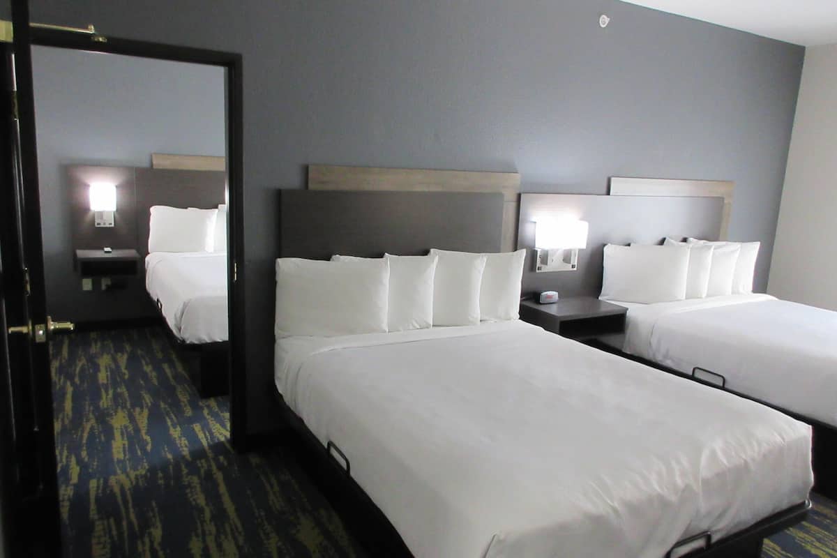 Suite, Multiple Beds, Non Smoking, Refrigerator & Microwave