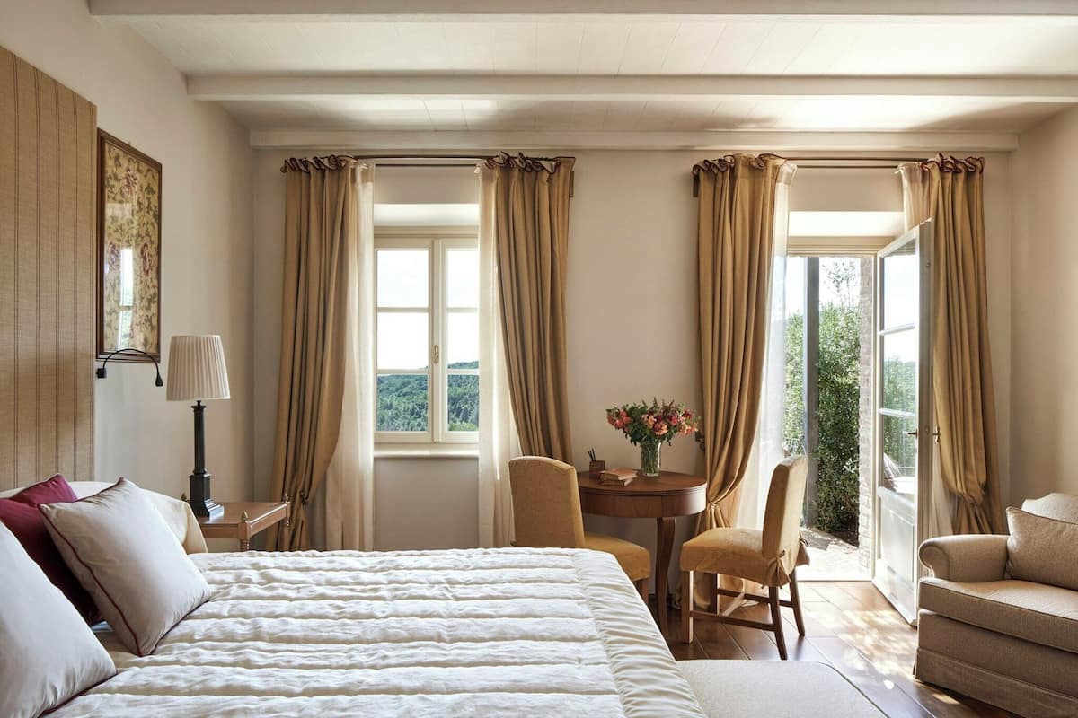 Suite junior | Ropa de cama de alta calidad, edredón y minibar