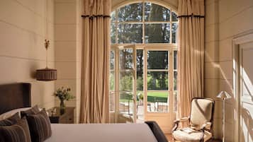 Villa (Oddi) | Premium bedding, down duvets, minibar, in-room safe