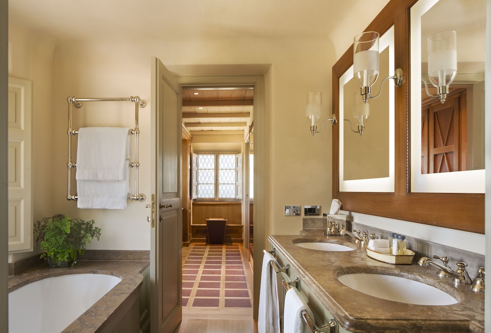 Castiglion del Bosco, A Rosewood Hotel by null