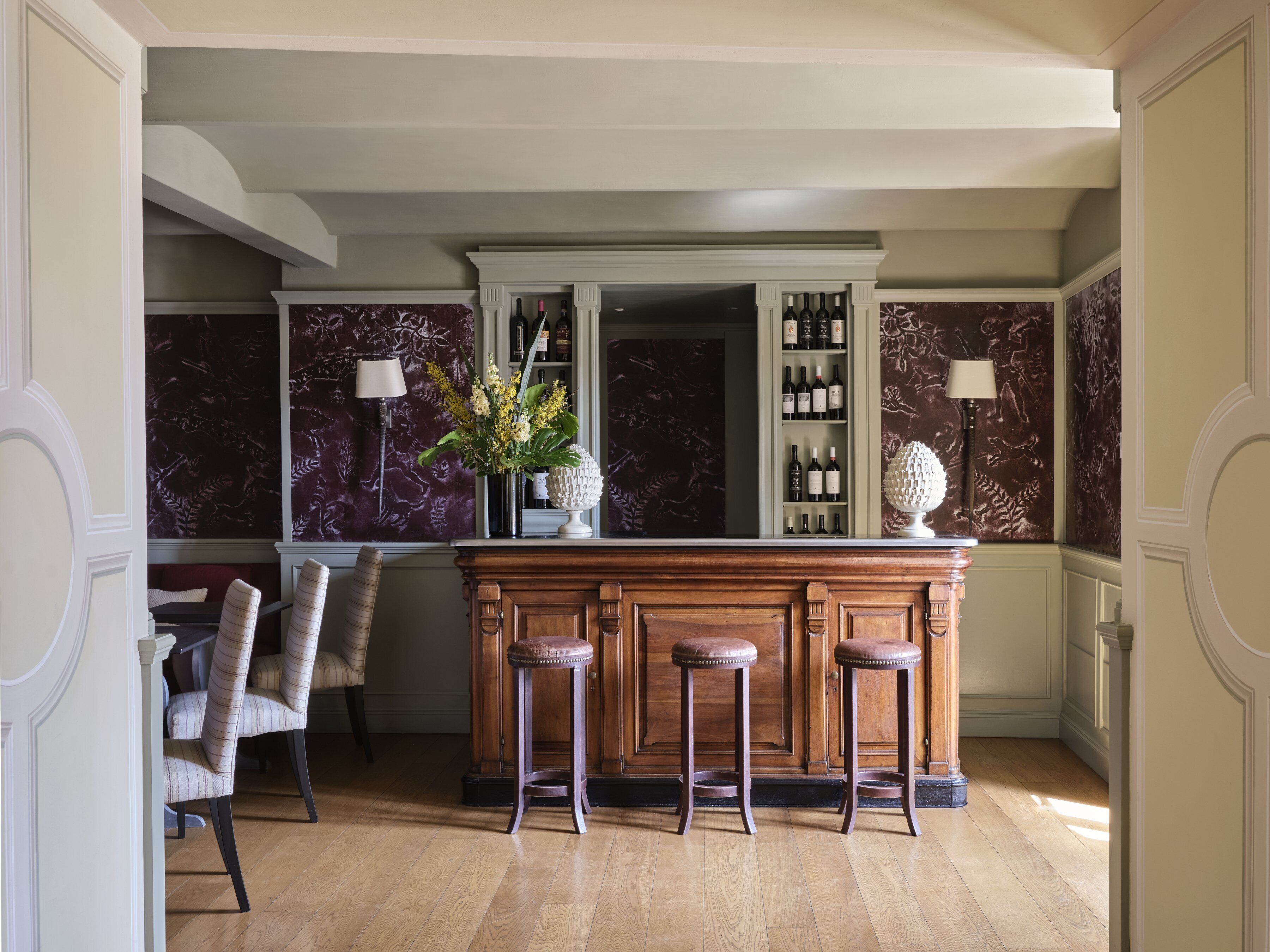 2 restaurants, breakfast, lunch, dinner served; italian cuisine