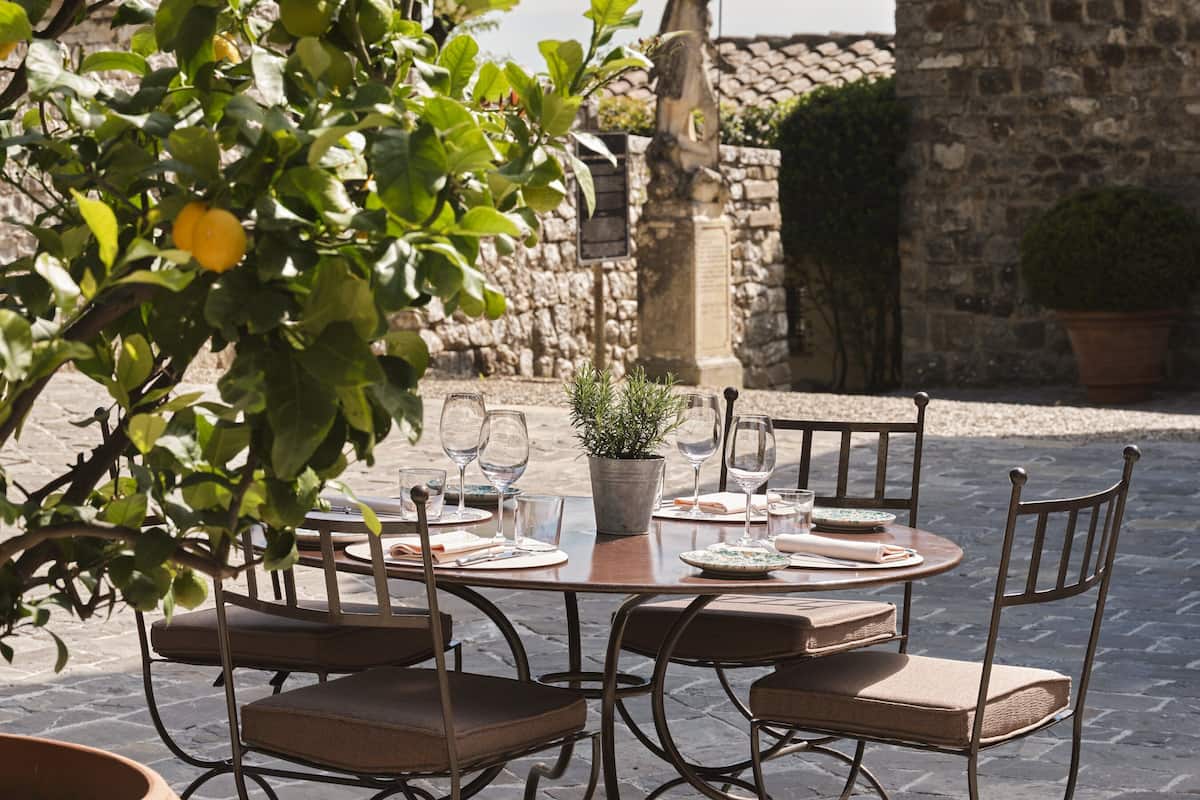 2 restaurants, breakfast, lunch, dinner served; italian cuisine