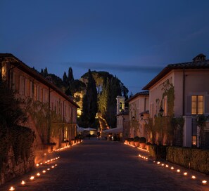 Exterior - Castiglion del Bosco, A Rosewood Hotel (Montalcino)