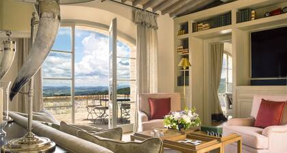 Castiglion del Bosco, A Rosewood Hotel