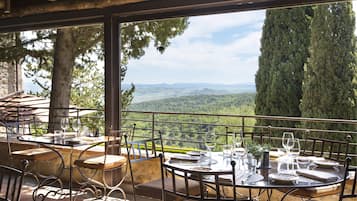 2 restaurants servant le petit déjeuner, spécialités Cuisine italienne