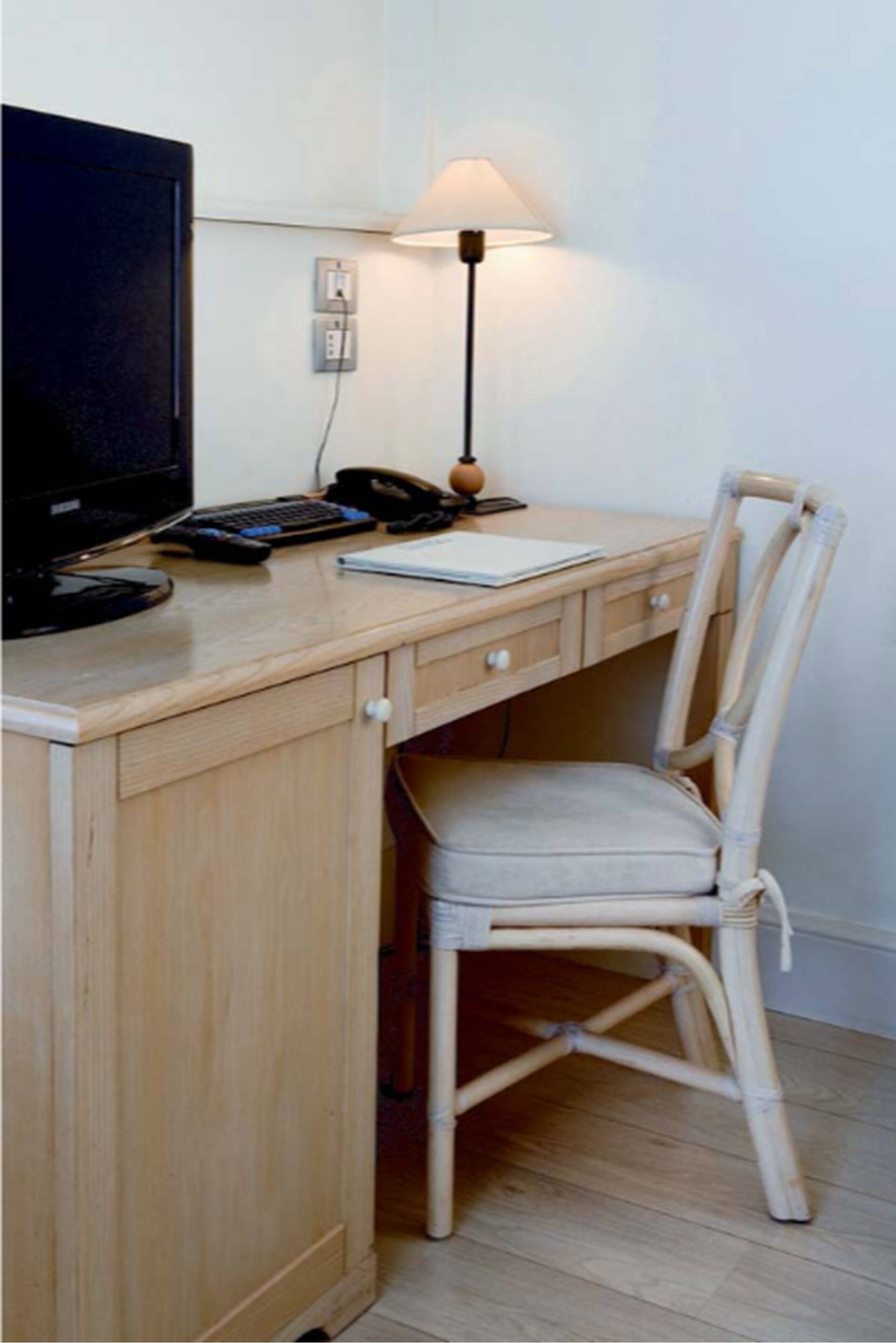 standard double room | 1 bedroom, minibar, in-room safe, desk