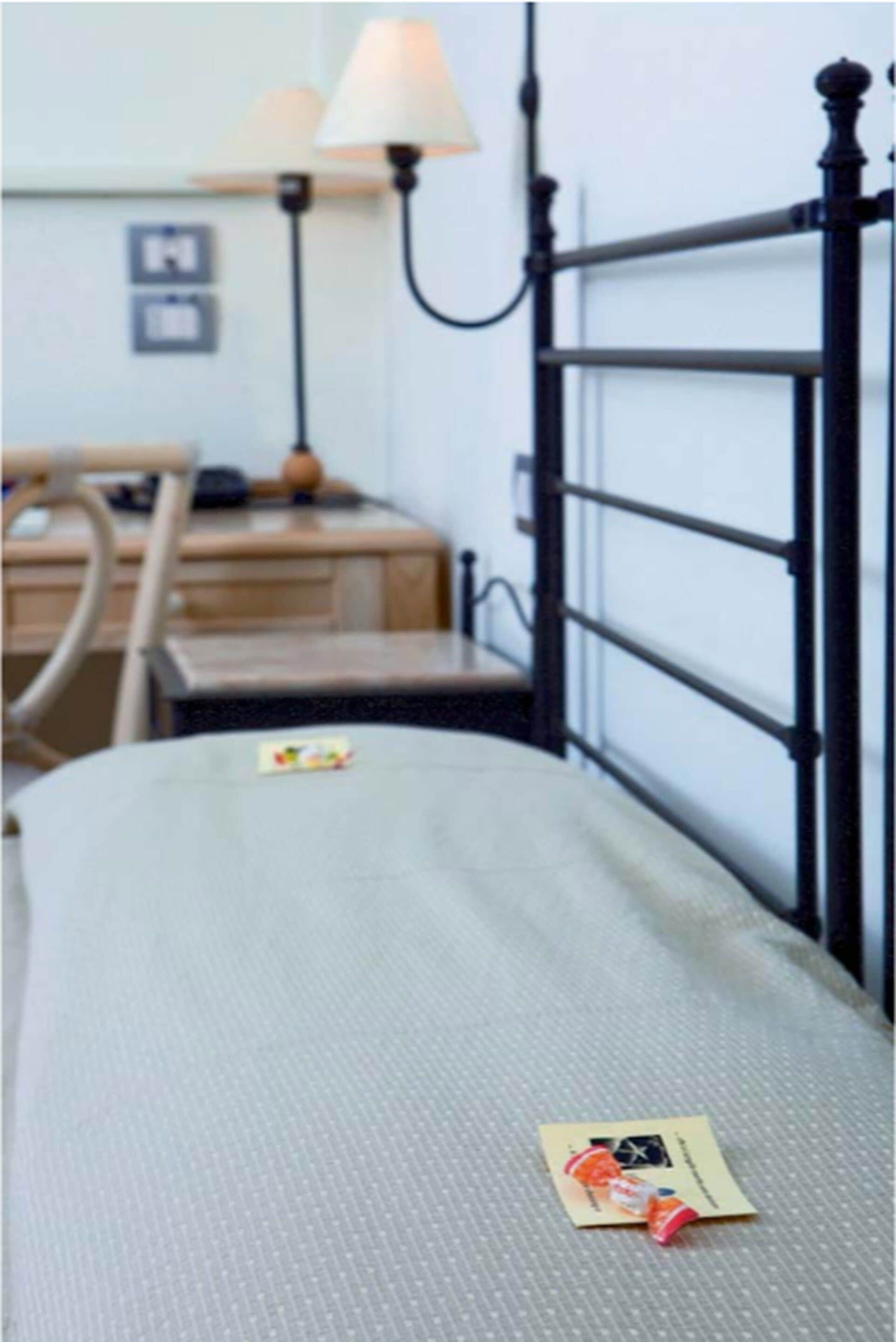 standard double room | 1 bedroom, minibar, in-room safe, desk