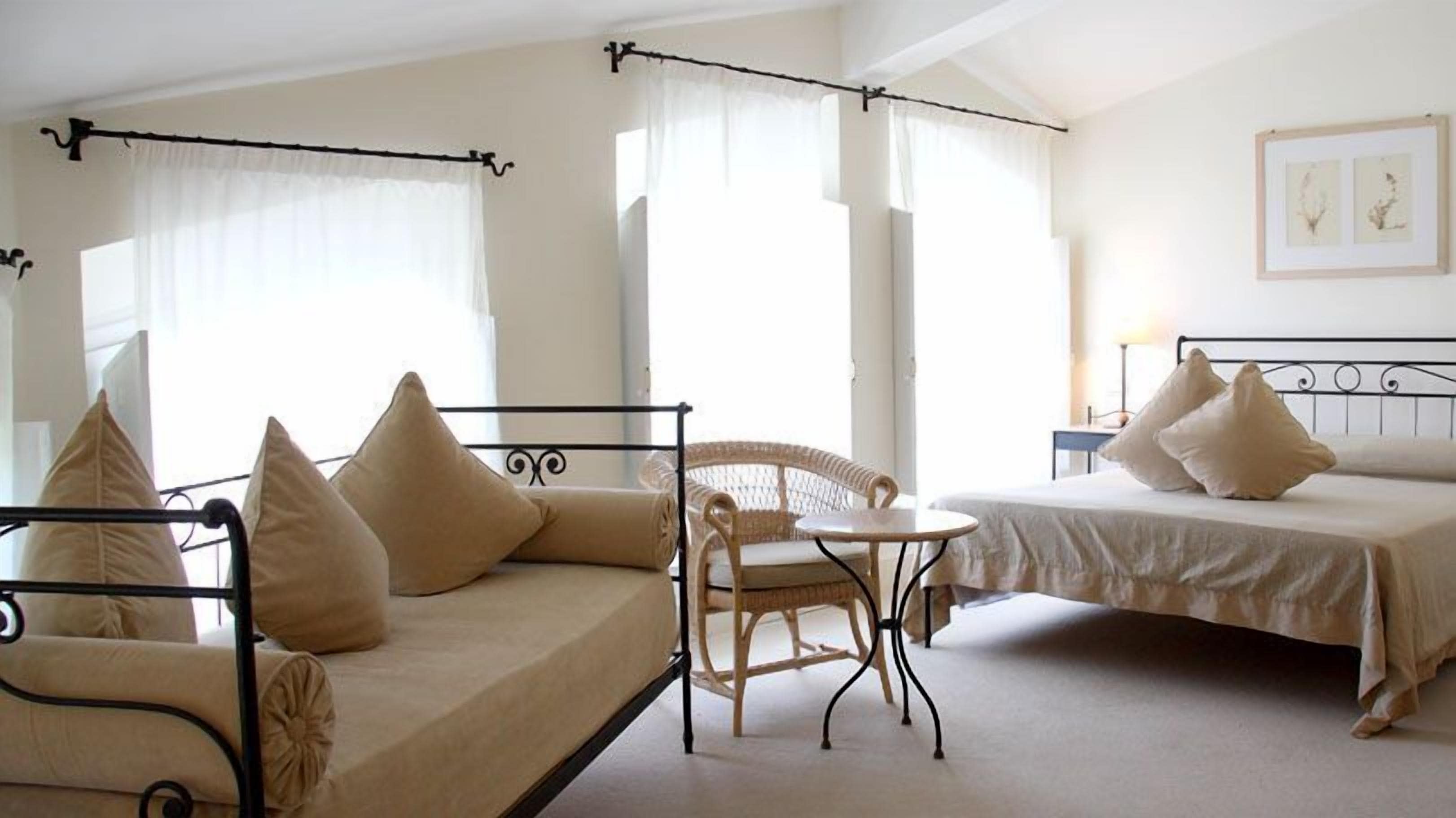 junior suite | 1 bedroom, minibar, in-room safe, desk