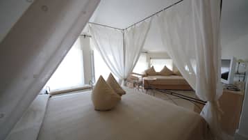 Junior Suite | Minibar, in-room safe, desk, soundproofing