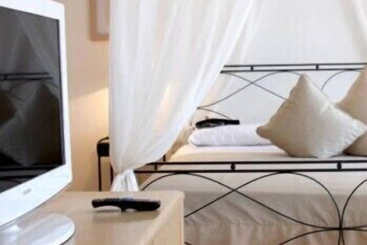 junior suite | 1 bedroom, minibar, in-room safe, desk