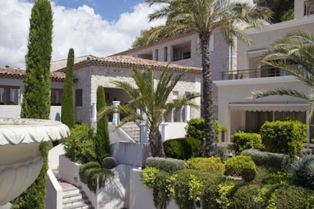 Exterior. Hôtel Royal Mougins
