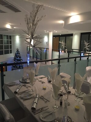 Lunch and dinner served, British cuisine - Dalmeny Resort Hotel (Lytham St. Anne's)