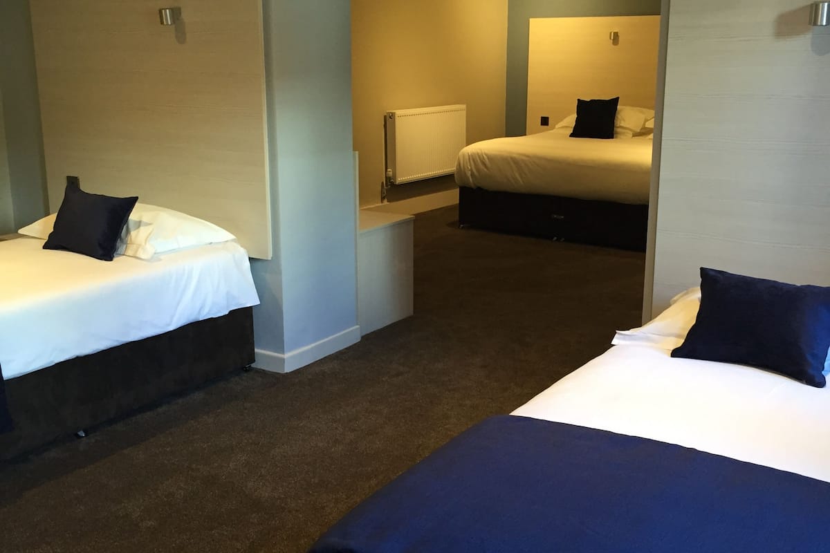 family triple room | 1 bedroom, iron/ironing board, internet, bed sheets