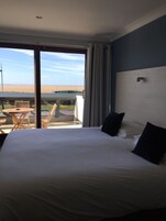 标准双人房, 1 张双人床, 海洋景观 | 熨斗/熨板、高速上网、床单、轮椅无障碍