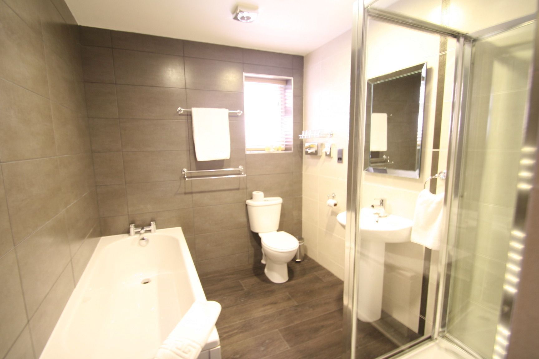 family suite, 2 bedrooms (sleeps 6) | bathroom | shower, free toiletries, hair dryer, towels