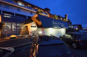 A hotel named 'dalmeny' with a modern facade, parked cars, and a well-lit entrance. - Dalmeny Resort Hotel (Lytham St. Anne's)