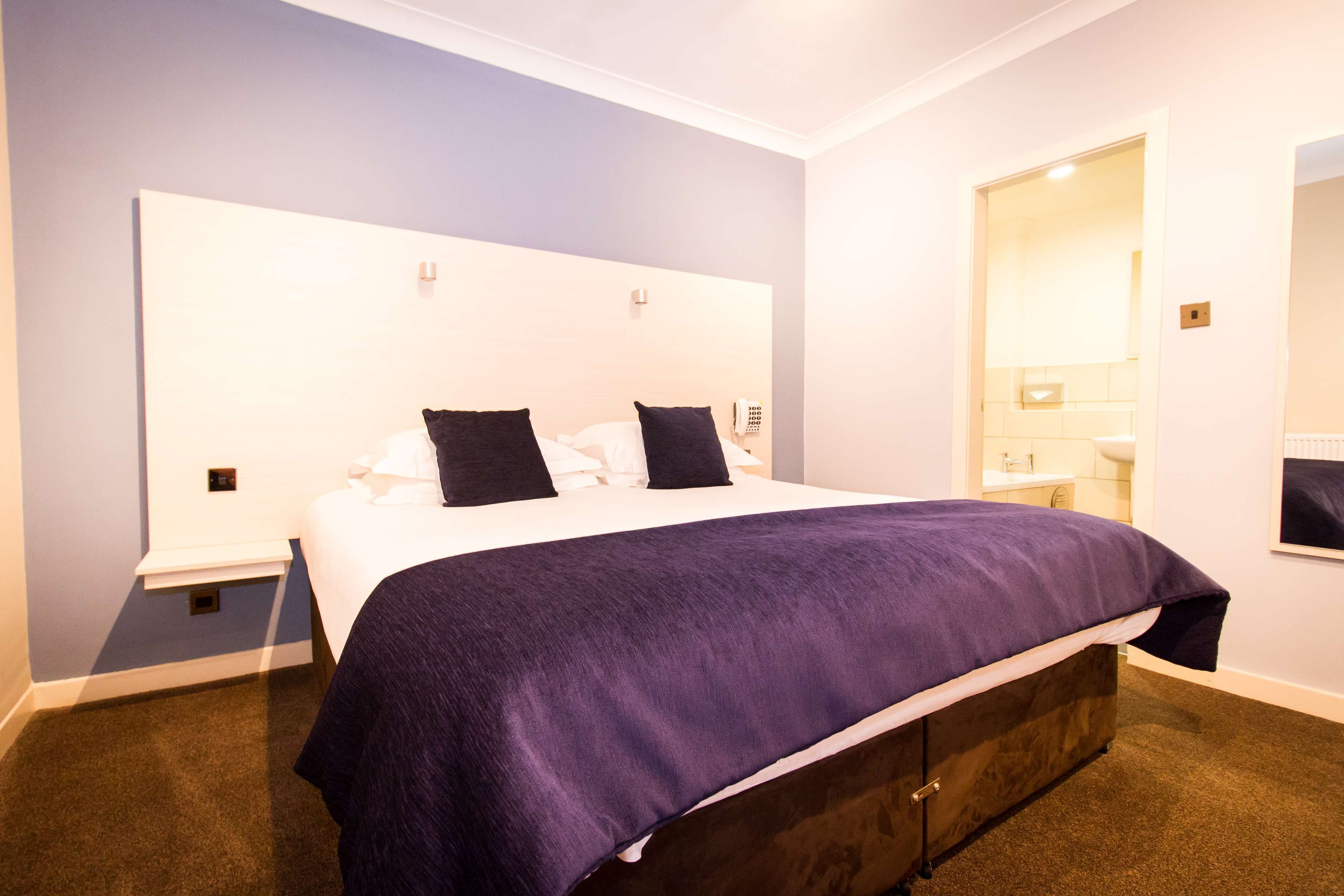 Iron/ironing board, Internet, bed sheets, wheelchair access