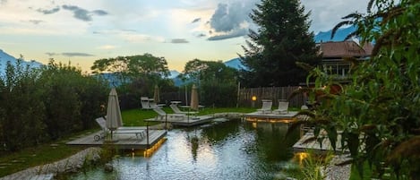 Innenpool, Liegestühle