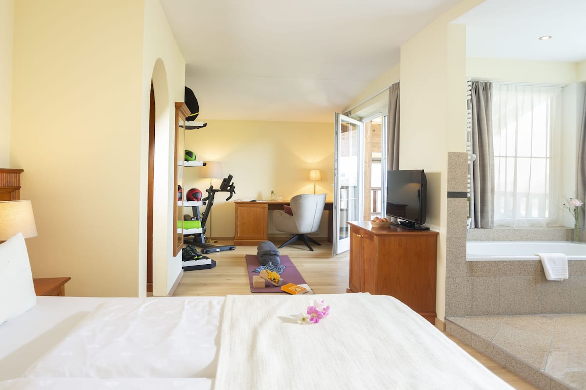 Suite (Fitness) | Ropa de cama hipoalergénica y caja de seguridad en la habitación