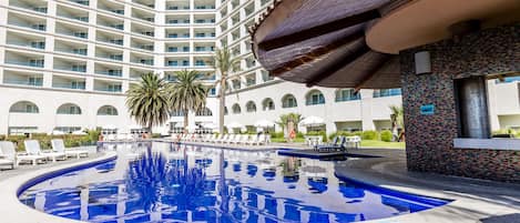 3 albercas al aire libre