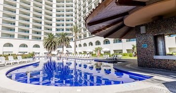 3 piscinas al aire libre