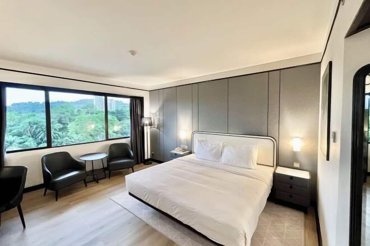 Minibar, in-room safe, desk, blackout drapes