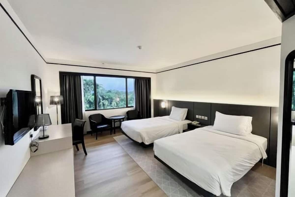 Minibar, in-room safe, desk, blackout drapes