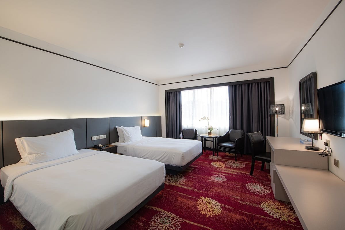 superior twin room | 1 bedroom, minibar, in-room safe, desk