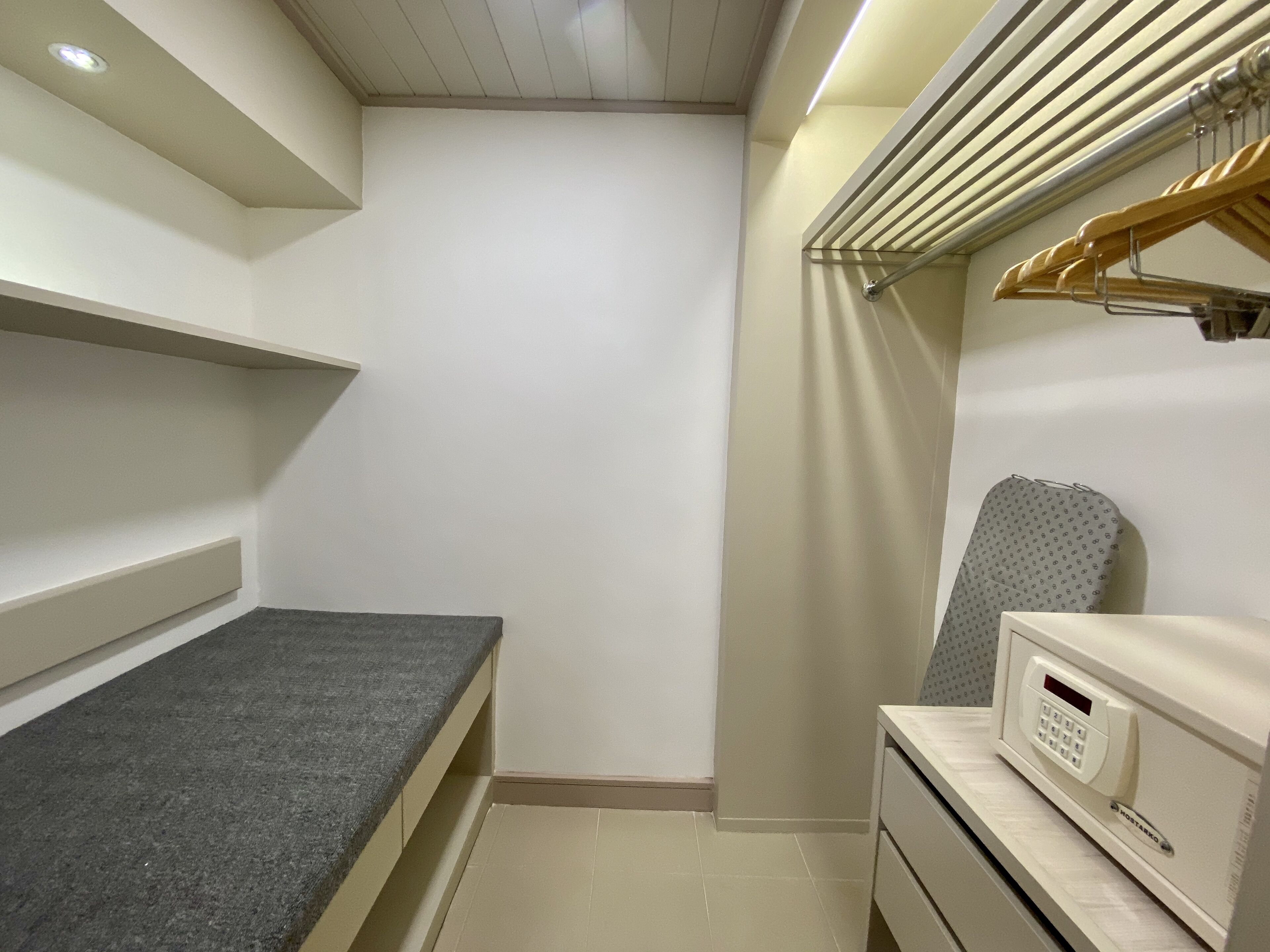 junior suite | 1 bedroom, minibar, in-room safe, desk