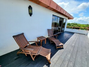 小型套房 | 迷你吧、客房内保险箱、办公桌、遮光窗帘