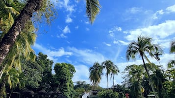 Kolam renang terbuka, kerusi lepak pantai 