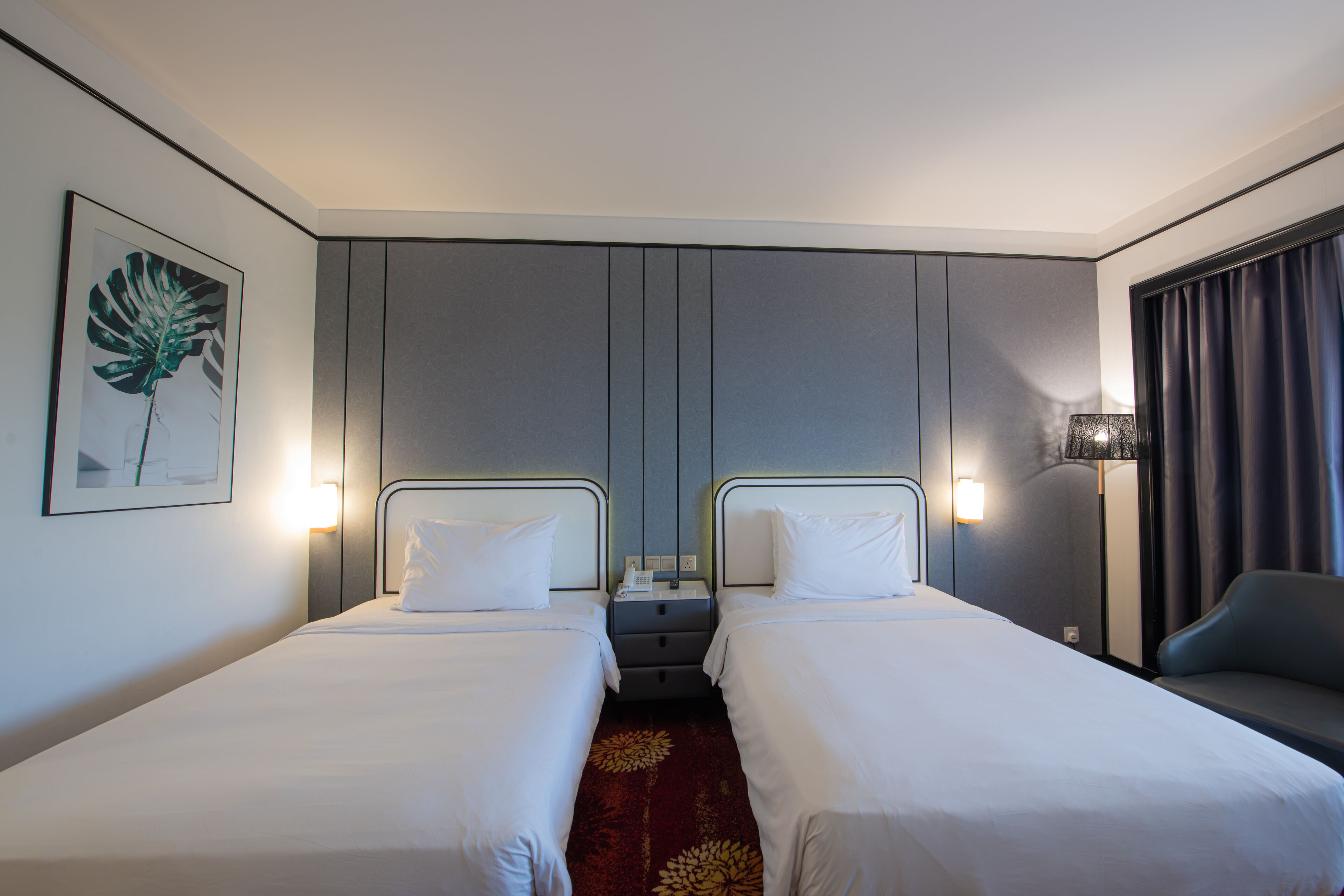 deluxe twin room | 1 bedroom, minibar, in-room safe, desk