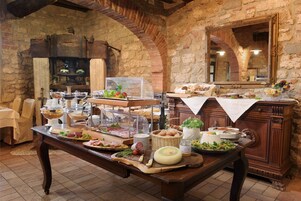 Desayuno bufé gratuito y diario
