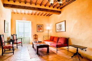 Suite, 2 Bedrooms, 2 Bathrooms (Padronale) | Living room