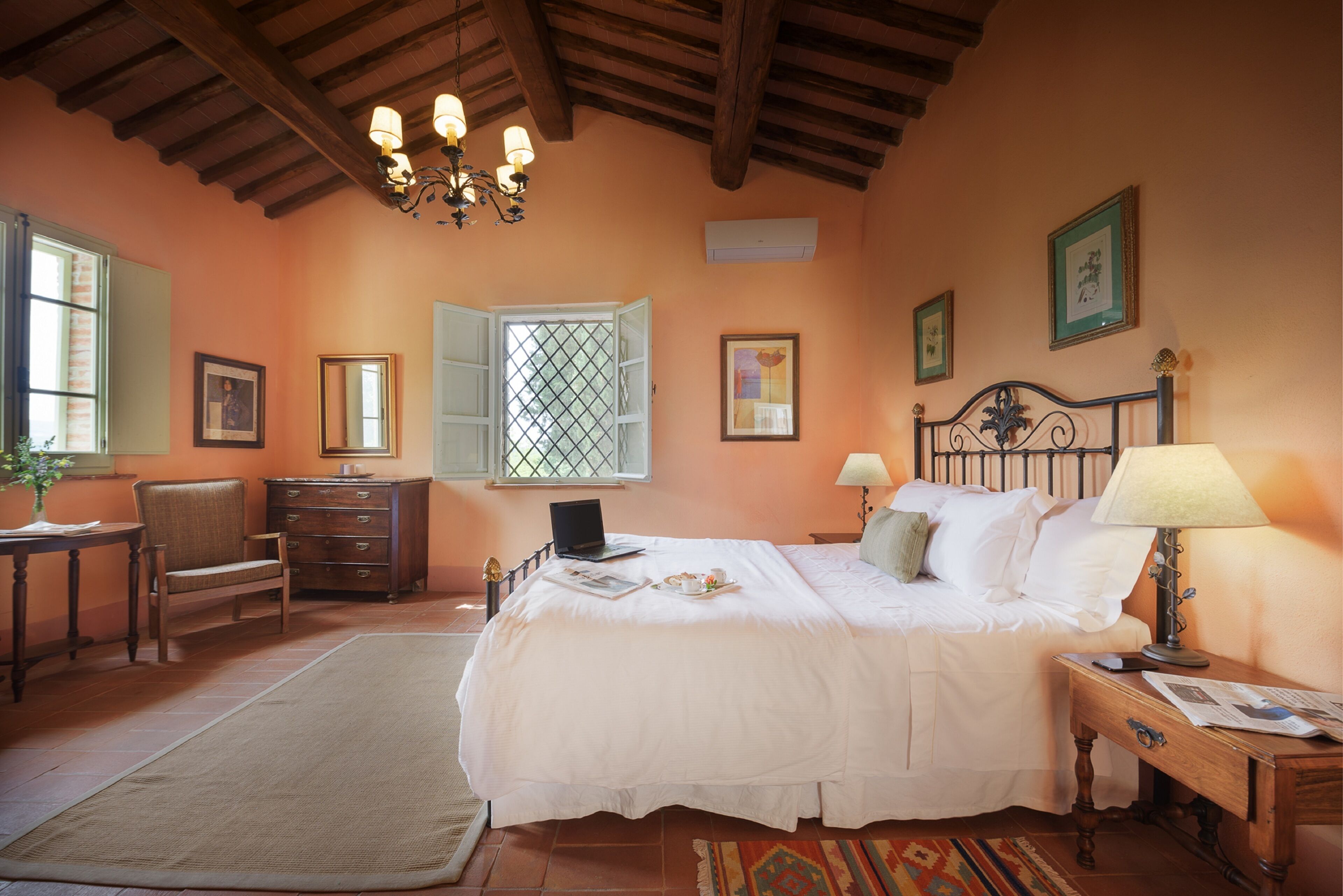 superior double room | minibar, in-room safe, desk, travel cot