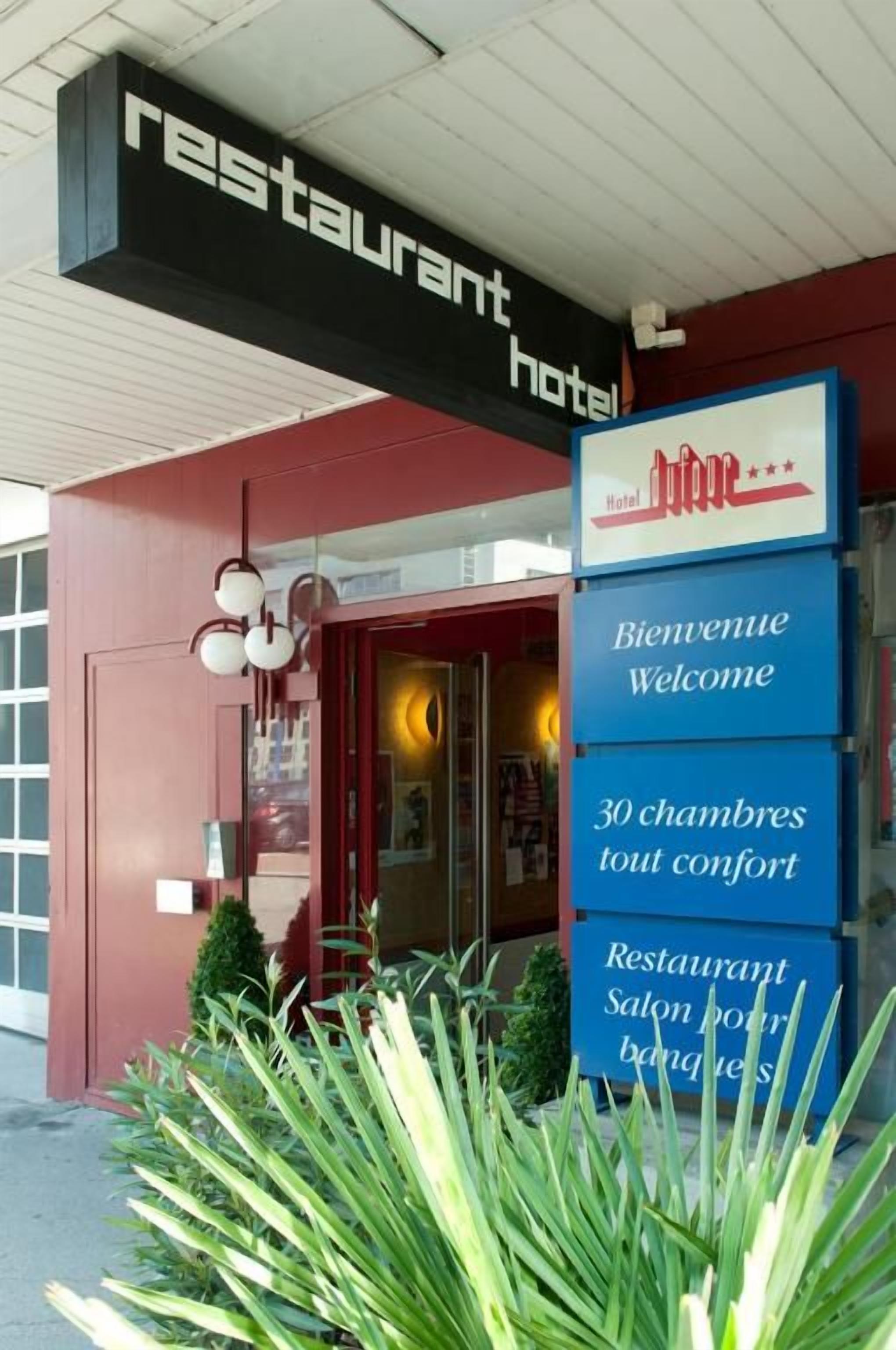 A hotel entrance with a sign indicating it is a restaurant and hotel.