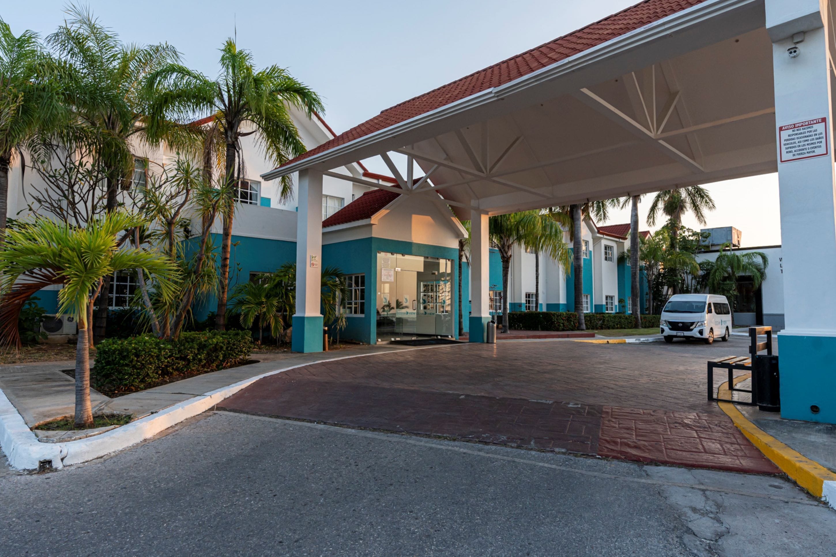 Vista frontal de la propiedad