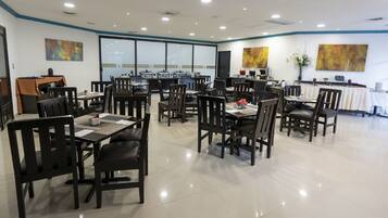 Daily buffet breakfast (MXN 400 per person)
