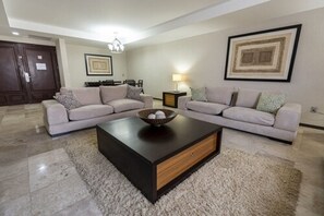 Presidential Room | Premium bedding, down comforters, in-room safe, desk - Ocean View Hotel (Campeche)