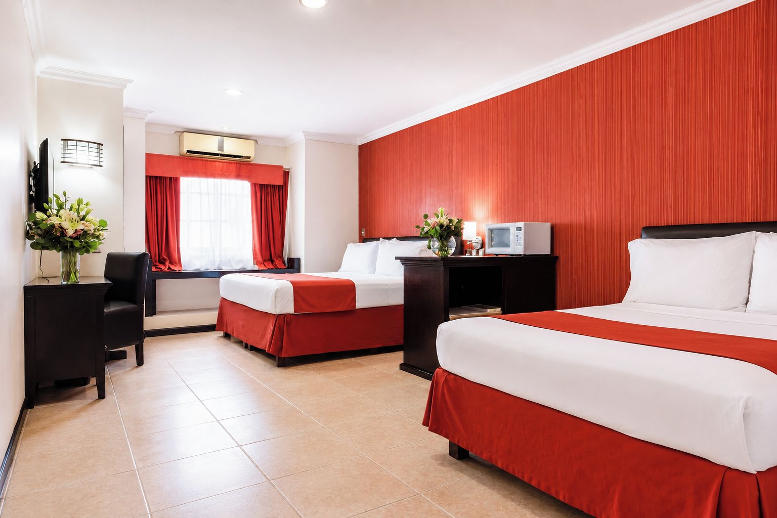 Room | Premium bedding, down comforters, in-room safe, desk